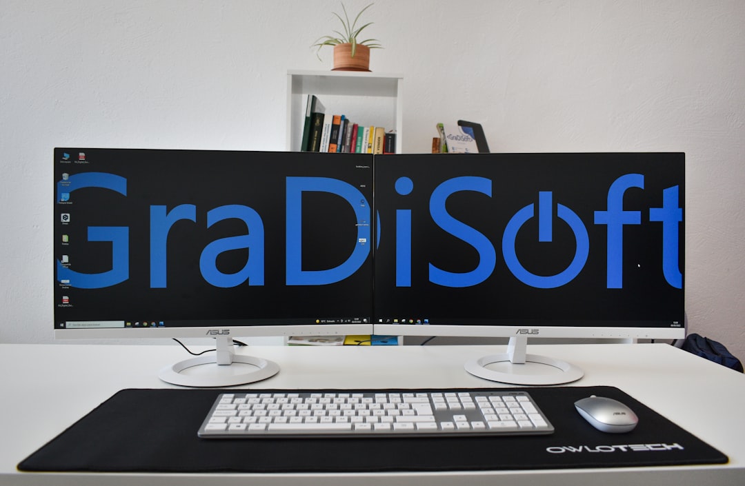 a computer monitor and keyboard — IL WebDesign Manhattan